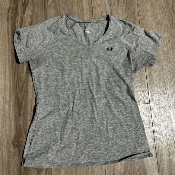 Under Armour Women’s Tech  Heat Gear Loose  medium t-shirt - Picture 1 of 2